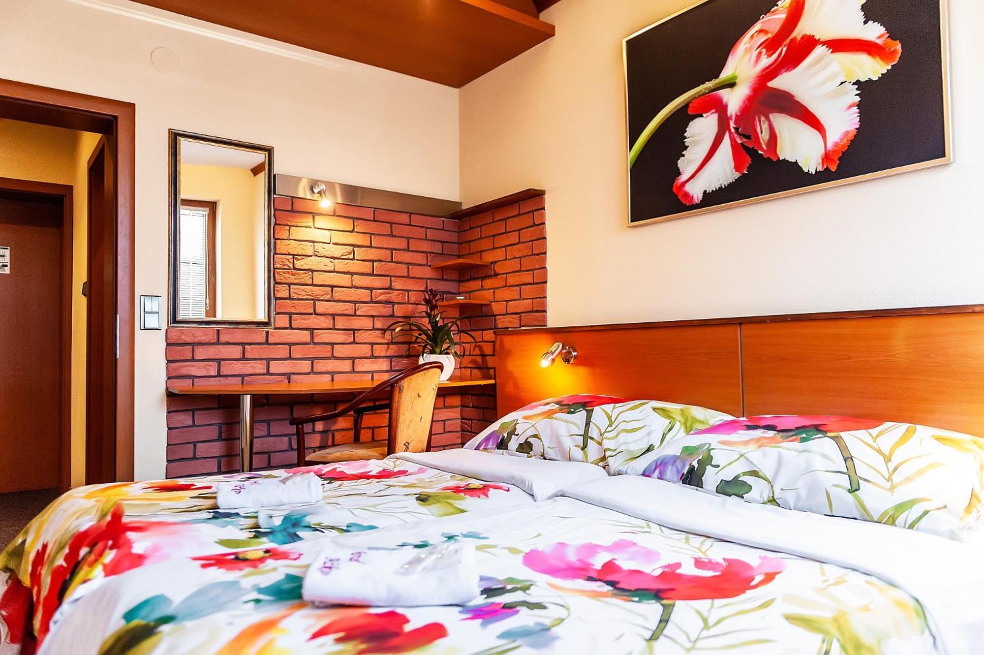 Hotel Acko 鲁容贝罗克 外观 照片